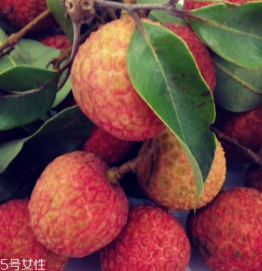 荔枝食用方法 荔枝怎么吃不上火？