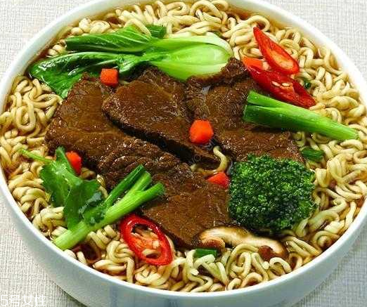 方便面加牛奶好吃嗎？牛奶方便面是黑暗料理嗎？