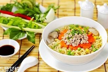 方便面加牛奶好吃嗎？牛奶方便面是黑暗料理嗎？