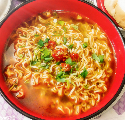 方便面和米飯哪個熱量高？方便面和米飯哪個更容易長胖？