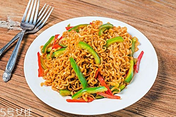 方便面是不是零食？方便面是不是發(fā)物？