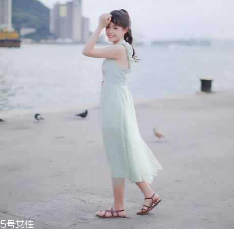 什么顏色連衣裙顯白？連衣裙什么顏色最顯白？