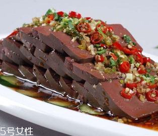 雞血弄衣服上了怎么辦？雞血洗得干凈嗎？