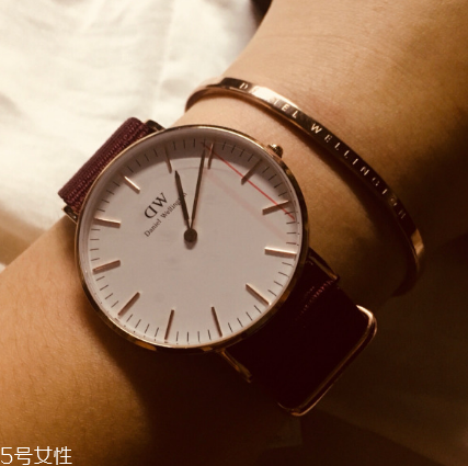 手表按鈕水下可以用嗎？手表按鈕在水下能按嗎？