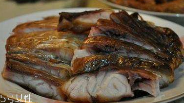 青魚能做魚干嗎？青魚怎么做成魚干？