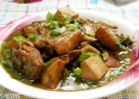 青魚肚子里有蝦能吃嗎？青魚吃蝦嗎？