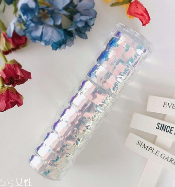精華液二十歲能用嗎？適合二十歲用的精華液