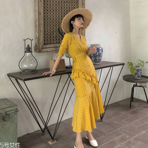 黃皮適合什么顏色裙子？什么顏色裙子適合黃皮女生？