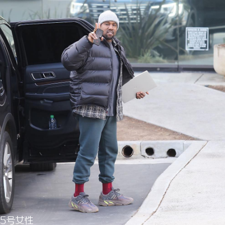 yeezy 700 mauve什么時候發(fā)售？椰子700灰紫色發(fā)售時間