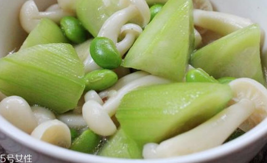 白玉菇長(zhǎng)白毛是怎么回事？白玉菇長(zhǎng)白毛還能吃嗎？