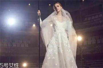 婚紗什么顏色好？婚紗買哪種顏色好？