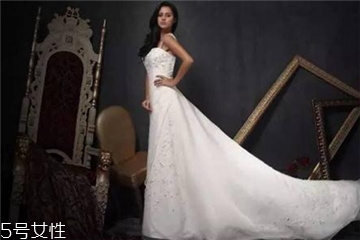 婚紗什么時(shí)候定？婚紗提前多長(zhǎng)時(shí)間定？