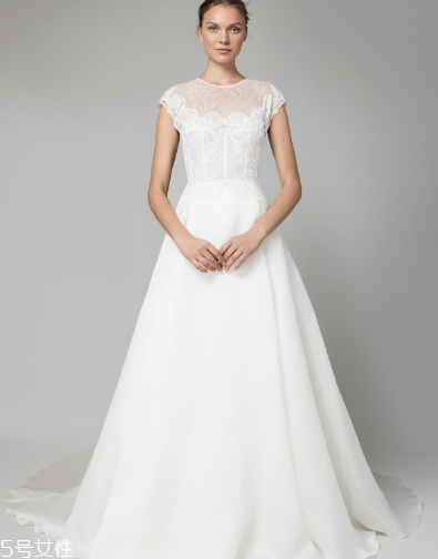 婚紗后面的帶子怎么系？婚紗后背綁帶系法
