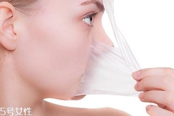 干皮臉上出油怎么辦？干性皮膚出油是為什么？