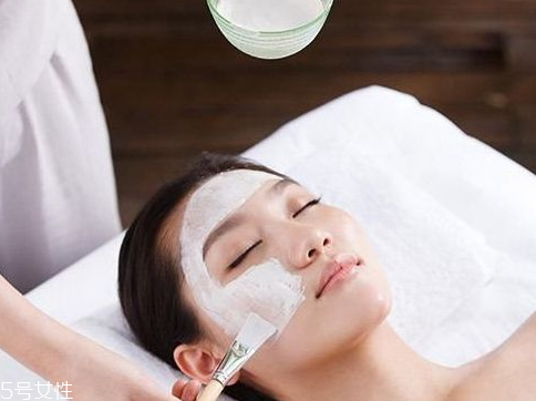 干皮臉上掉皮怎么辦？臉特別干脫皮怎么辦？