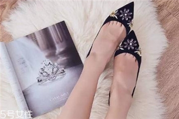 婚鞋可以穿黑色嗎？婚鞋穿黑色好嗎？