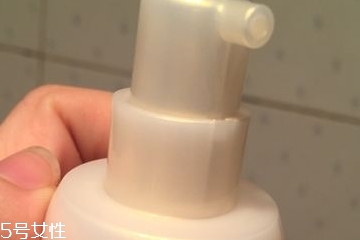 乳液會(huì)堵塞毛孔嗎？乳液會(huì)讓毛孔堵塞嗎？