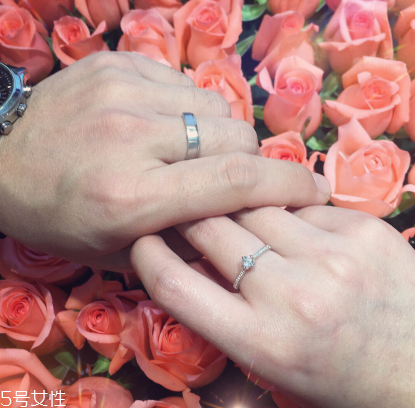 婚戒一般什么時(shí)候買？婚戒提前多長(zhǎng)時(shí)間買？