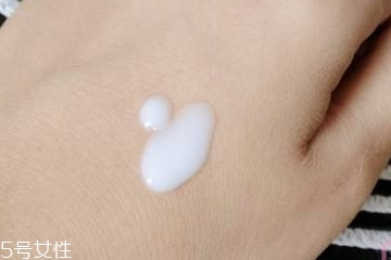 乳液倒不出來(lái)怎么辦？玻璃瓶乳液怎么倒出來(lái)？