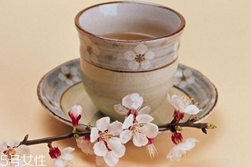 梅花可以泡水喝嗎？梅花泡水的功效