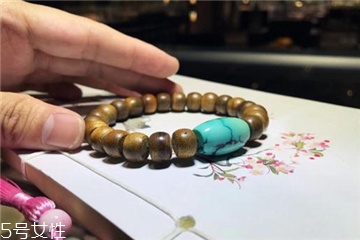 沉香手串怎么盤玩？沉香手串盤玩技巧