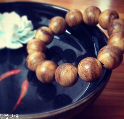 沉香手串可以用水洗嗎？沉香手串能沾水嗎？