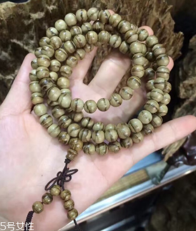 沉香手串可以用水洗嗎？沉香手串能沾水嗎？