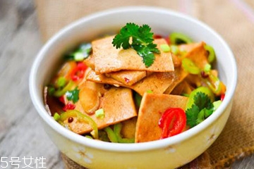 白胡椒是辣椒嗎？白胡椒辣嗎？