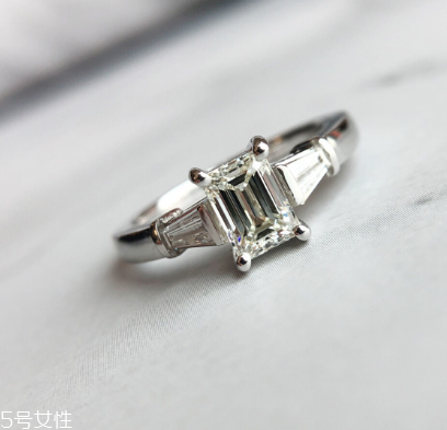 鉆戒為什么白天不閃？鉆戒白天不閃是什么原因？