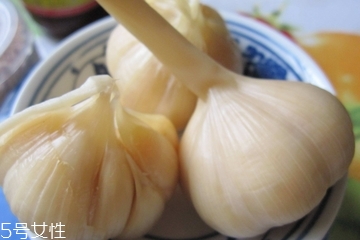 糖醋蒜的腌制方法 糖醋蒜怎么做？