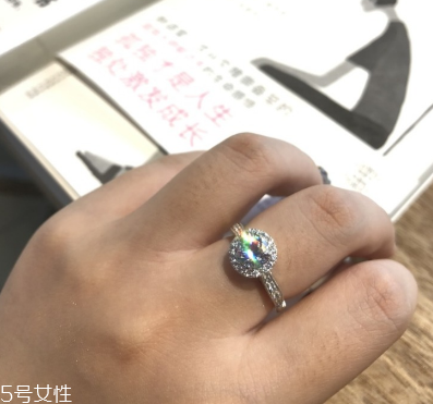鉆戒是鉑金好還是18k金好？鉆戒買鉑金還是18k金？