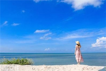 女生去海邊穿什么衣服？海邊度假怎么穿搭顯瘦？