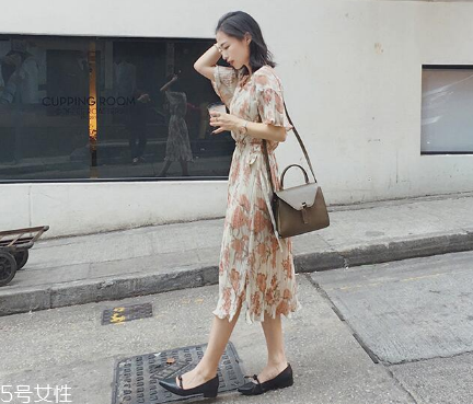 女生去海邊穿什么衣服？海邊度假怎么穿搭顯瘦？