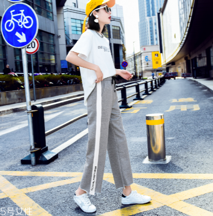 女生去海邊穿什么衣服？海邊度假怎么穿搭顯瘦？