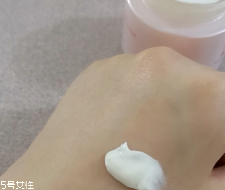 羽西白芍素顏霜怎么用？羽西白芍素顏霜要卸妝嗎