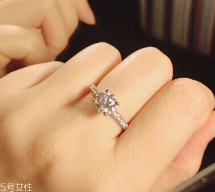 鉆戒和婚戒怎么一起戴？鉆戒和婚戒怎么同時(shí)戴？