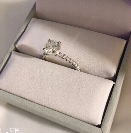 鉆戒和婚戒怎么一起戴？鉆戒和婚戒怎么同時(shí)戴？