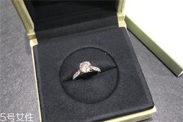 鉆戒和婚戒怎么一起戴？鉆戒和婚戒怎么同時戴？