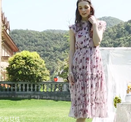 女裝粉色怎么搭配？粉色女裝搭配圖片