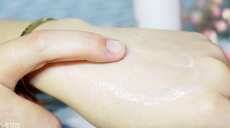 olay水感透白系列與水感透白臻粹系列哪個好？什么區(qū)別？