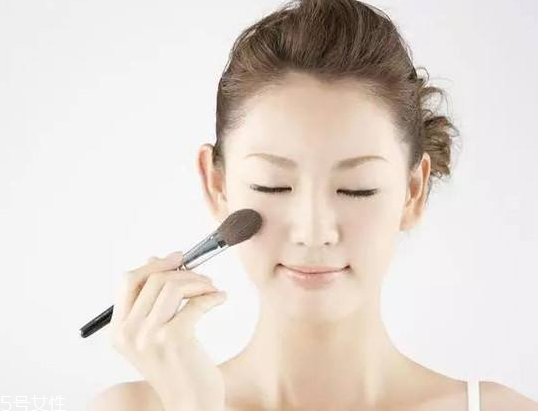 腮紅是刷在哪個位置？標(biāo)準(zhǔn)腮紅打在什么位置？