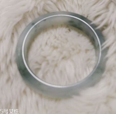 手鐲什么顏色好看？手鐲買哪種顏色好？