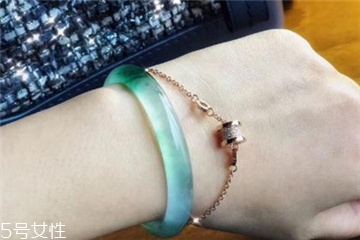 手鐲什么顏色好看？手鐲買哪種顏色好？