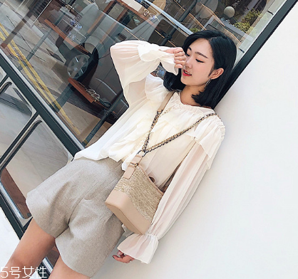 女生夏天背什么包？女生夏季包包搭配圖片
