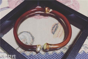 雞血藤手鐲可以碰水嗎？雞血藤手鐲沾水好嗎？