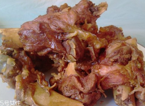 鹿肉和牛肉哪個(gè)好？鹿肉和牛肉哪個(gè)好吃些？