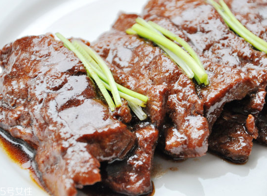 鹿肉和牛肉哪個(gè)好？鹿肉和牛肉哪個(gè)好吃些？