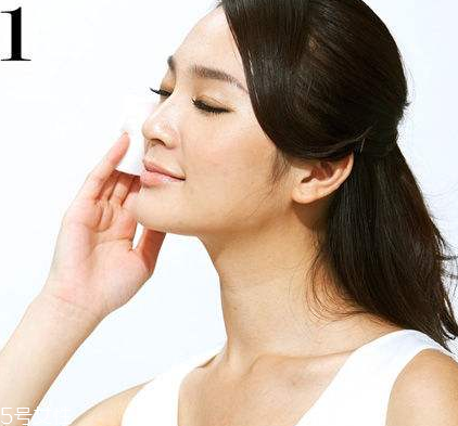 化妝水為什么要用化妝棉？化妝水可以不用化妝棉嗎？