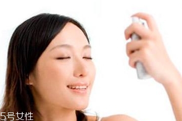 化妝水二次清潔怎么用？怎么用化妝水做二次清潔？