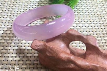 玉髓手鐲什么顏色好？玉髓手鐲顏色推薦